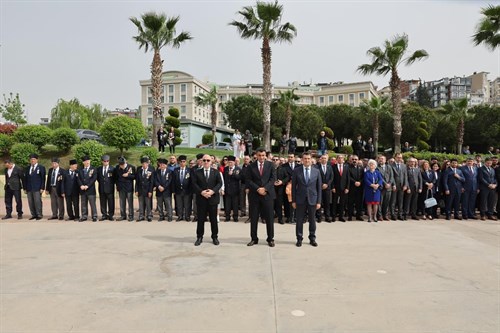 23 Nisan Ulusal Egemenlik ve Çocuk Bayramı dolayısıyla  İlçemiz Tören Alanında Atatürk Anıtında Çelenk Sunma Töreni gerçekleştirildi.