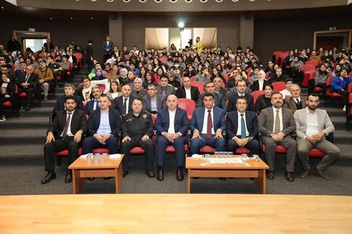 24 Kasım Öğretmenler Günü münasebetiyle Deniz Yıldızları Okulu Konferans Salonunda kutlama programı düzenlendi.